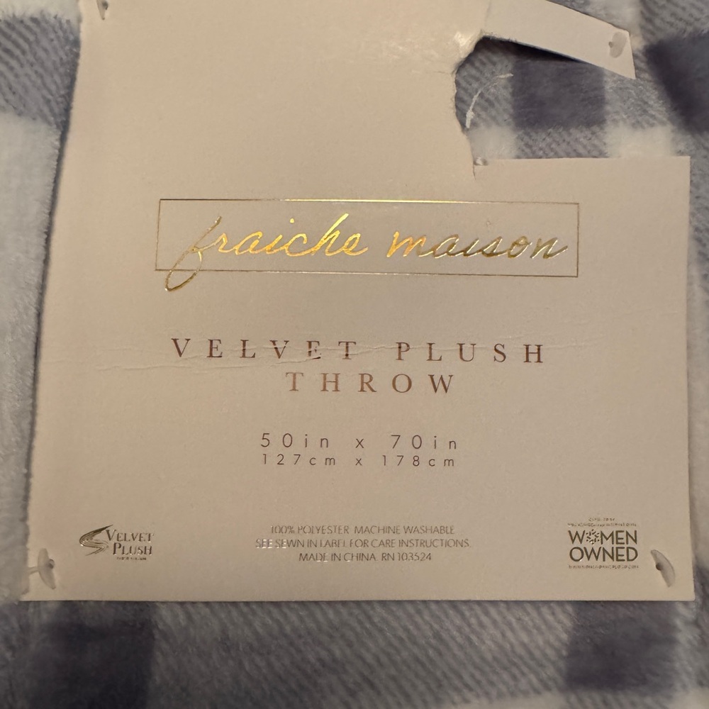 Fraiche Maison Velvet Plush Throw